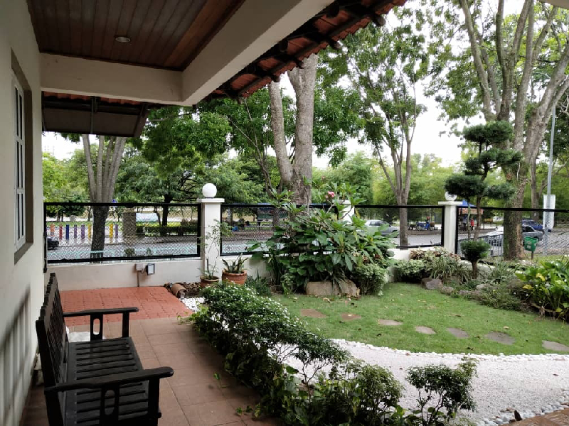 Corner Lot 2 Story Jalan Kristal Seksyen 7 Shah Alam by Allen - photo 2