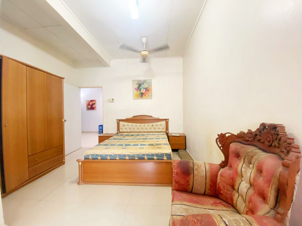 SA2303 1853 Sek 7 Jln Kristal House by Emily - photo 3