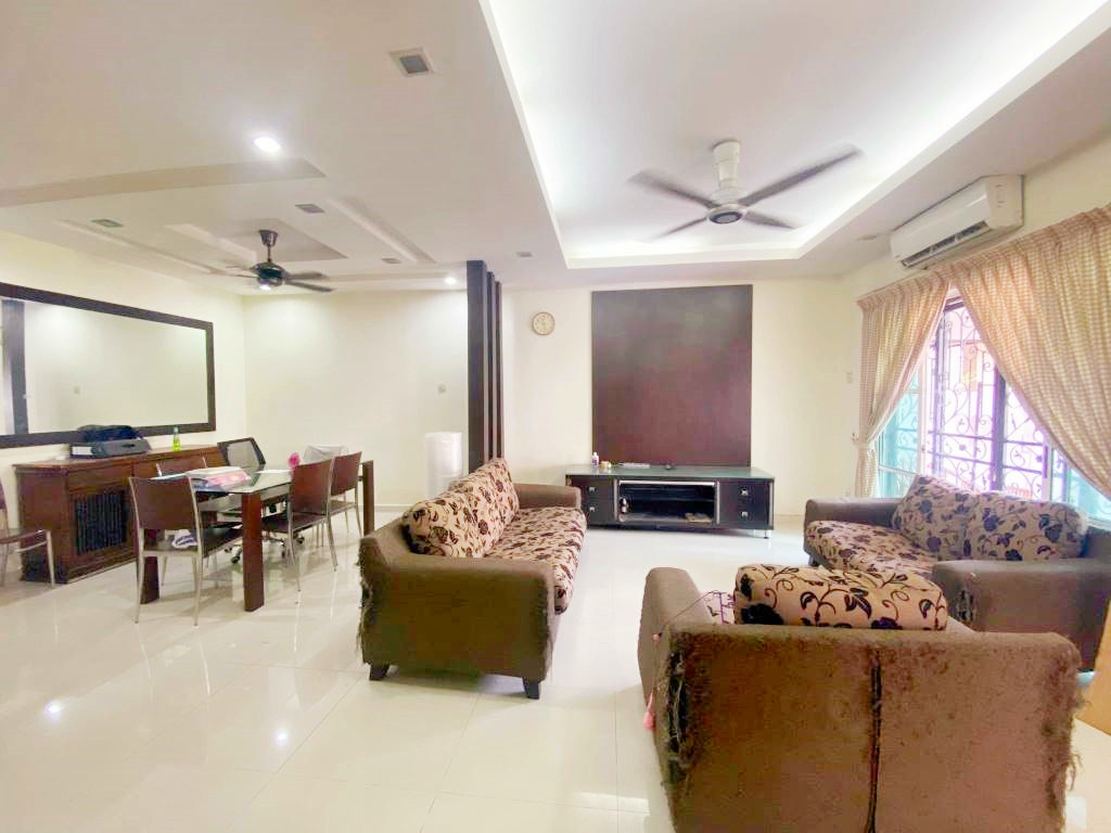 SA2303 1853 Sek 7 Jln Kristal House by Emily - photo 8