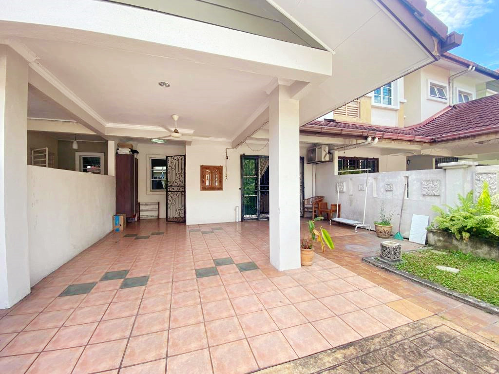 SA2303 1853 Sek 7 Jln Kristal House by Emily - photo 9