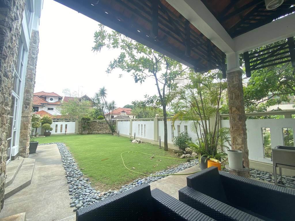 Corner Bungalow Glenmarie Courts by Emily - photo 13
