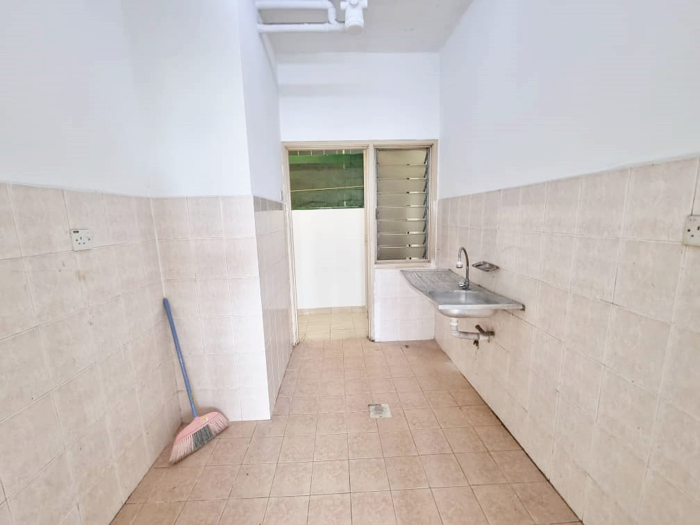 Puchong Permata Apartment, Puchong by Ariff - photo 3