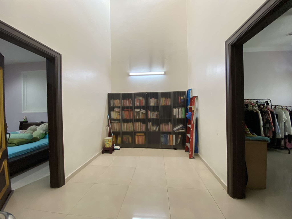 Non Bumi 2 Sty House Sek 7 Shah Alam by Emily - photo 5