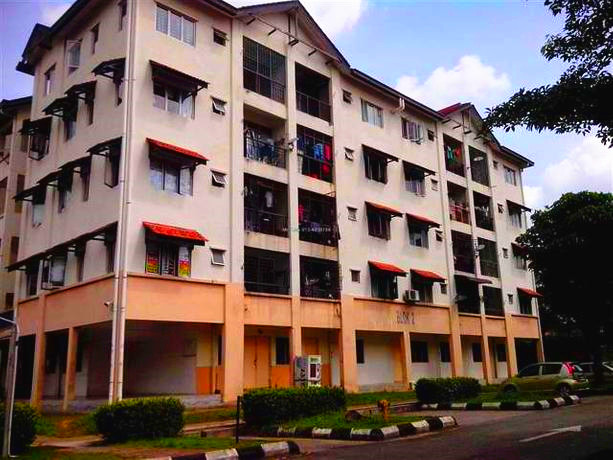 3 Bedroom Sri Kerjaya Apt Glenmarie by Emily - photo 4