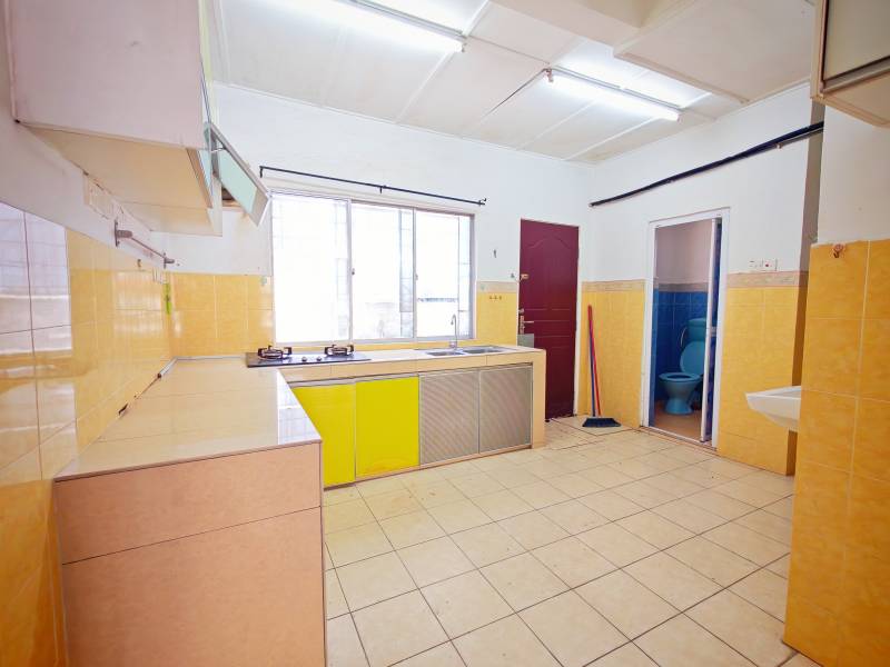 2 Story Taman Lestari Putra LEP 6 Seri Kembangan - photo 4