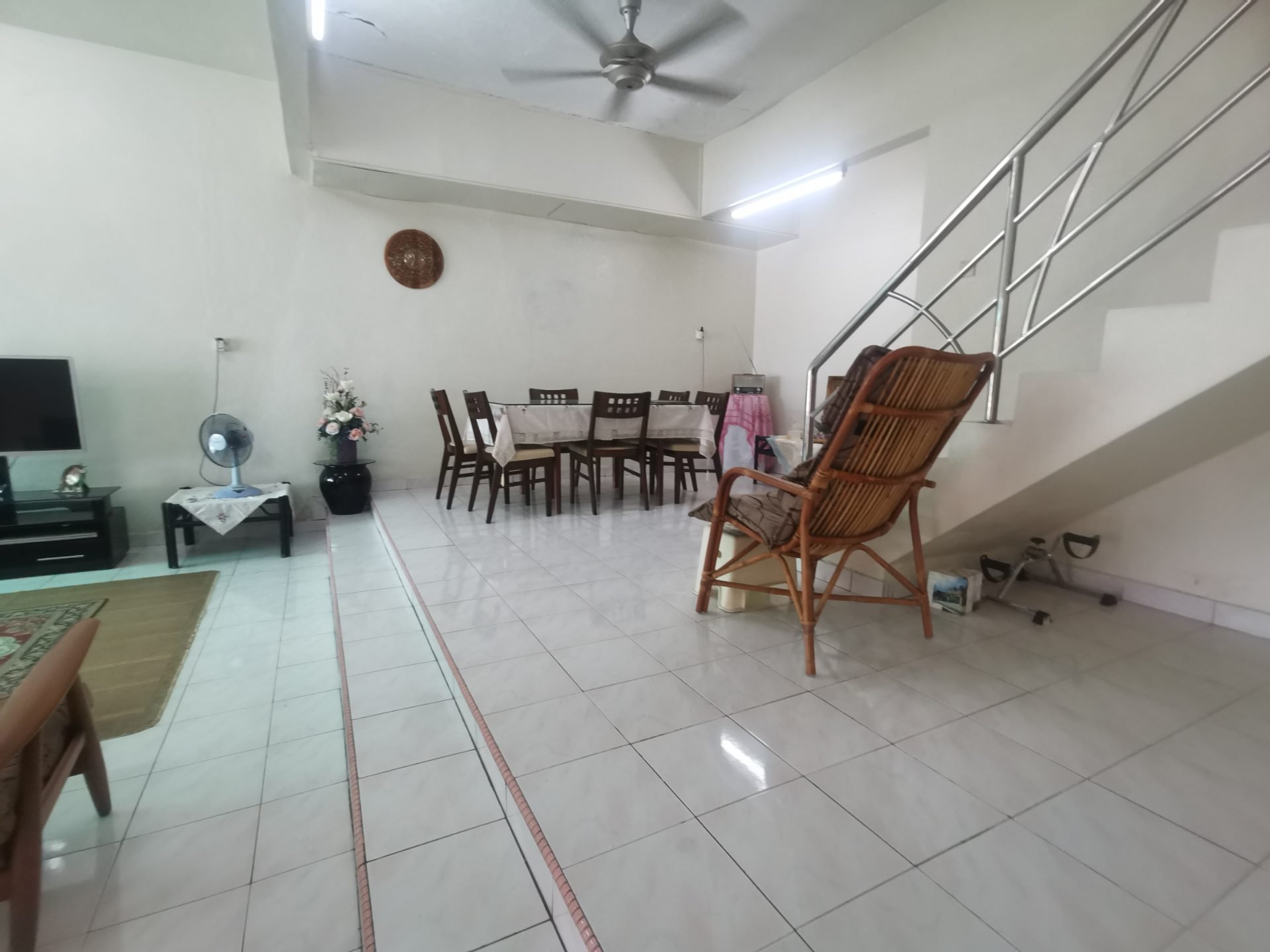 Island Glades Greenlane Double Storey Terrace House For Sale - photo 3