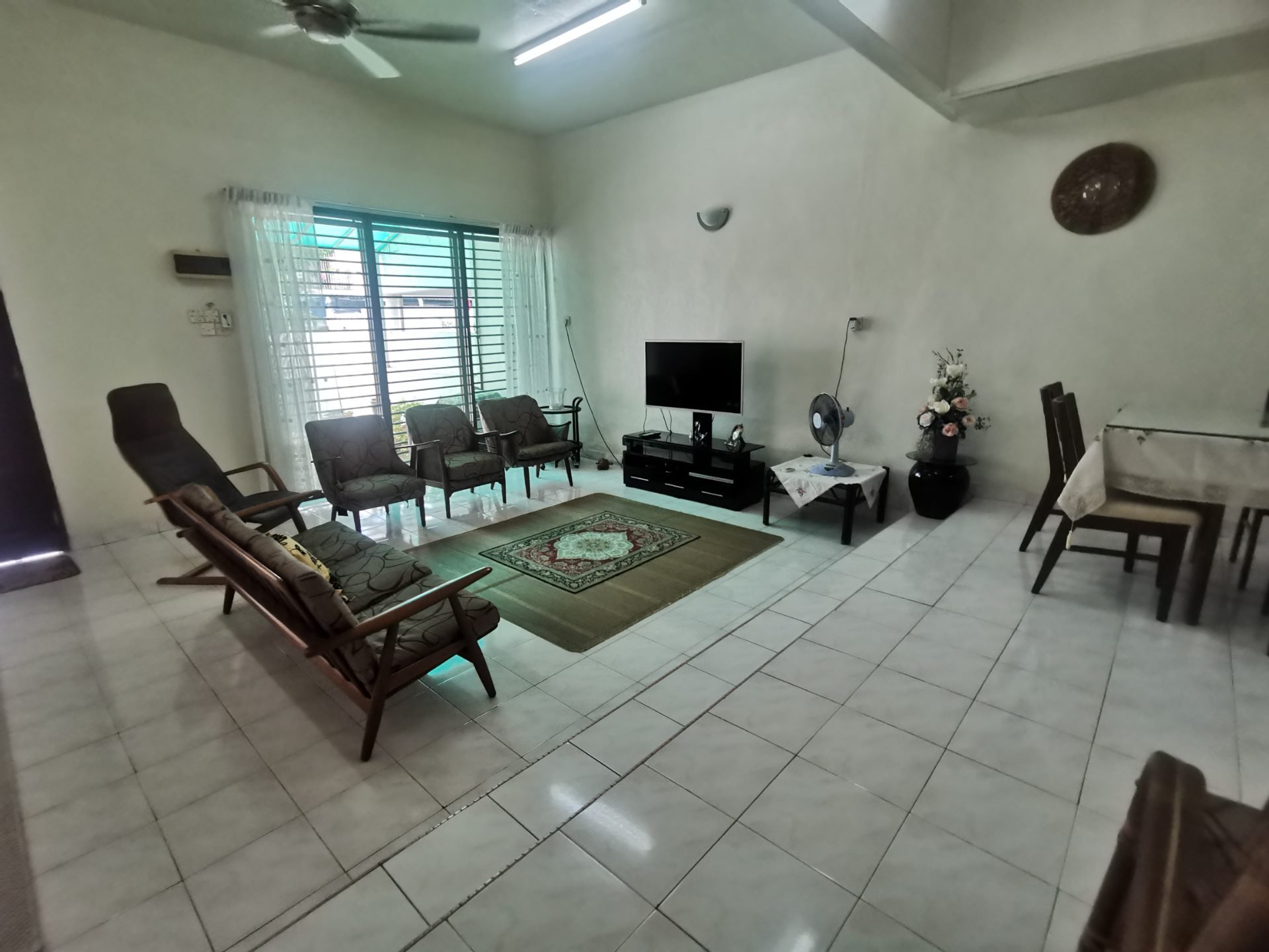 Island Glades Greenlane Double Storey Terrace House For Sale - photo 1