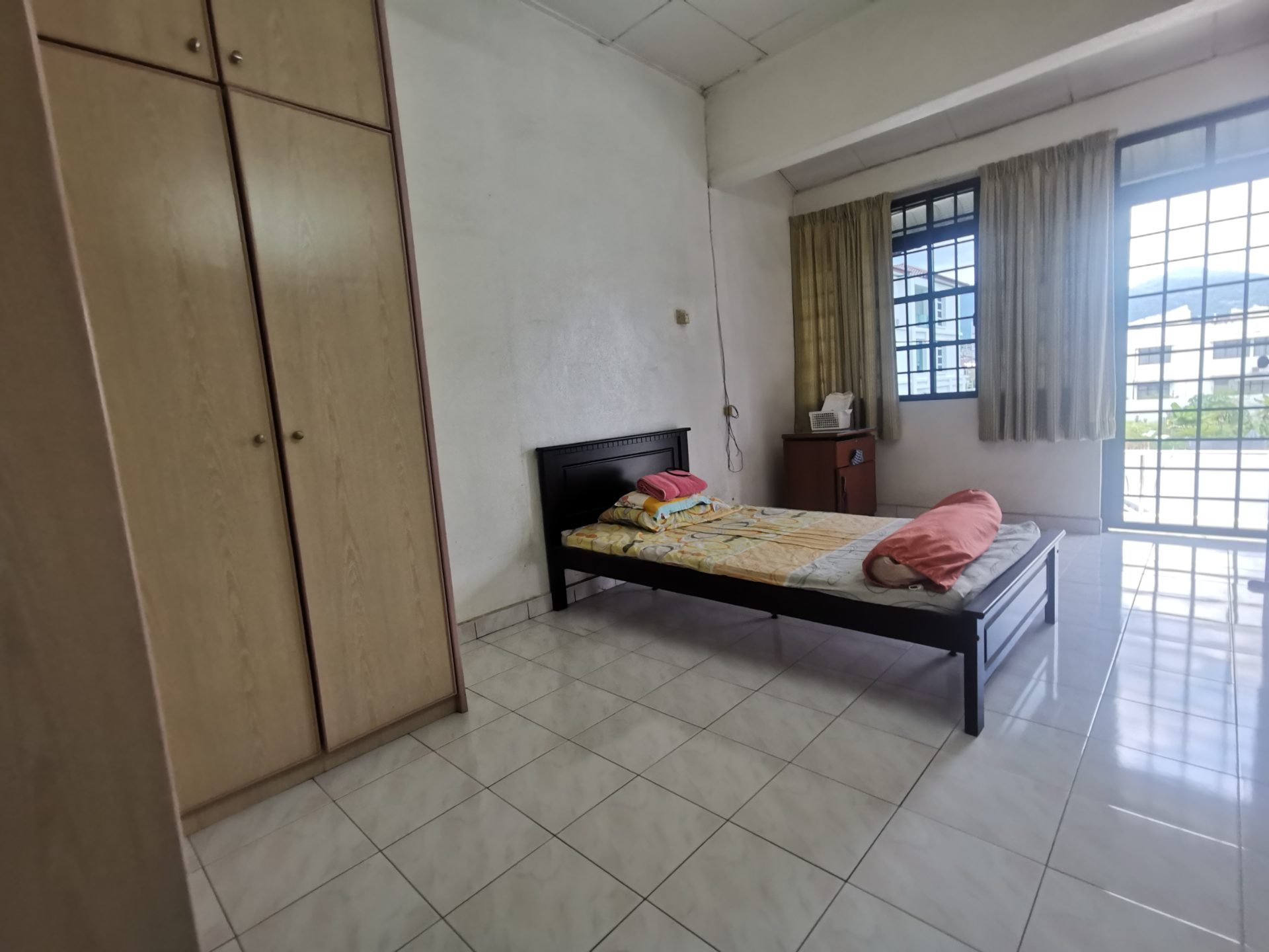 Island Glades Greenlane Double Storey Terrace House For Sale - photo 10