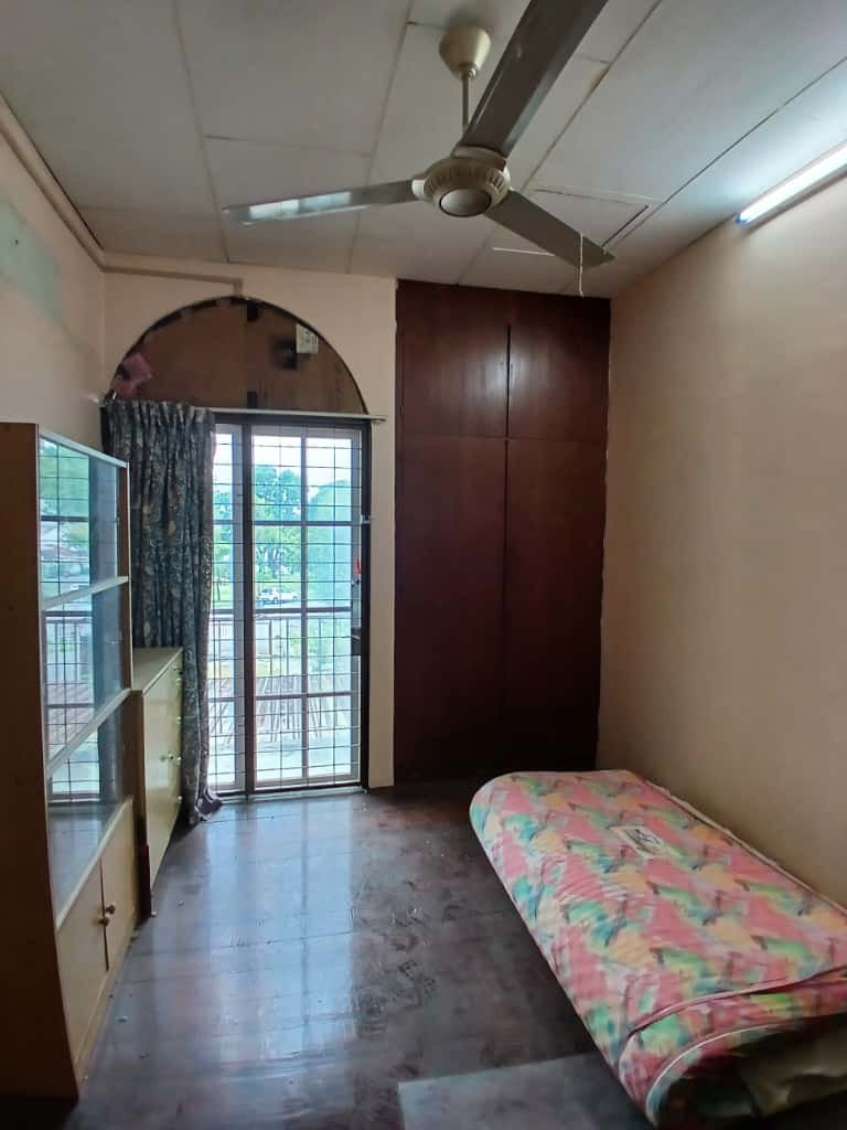 Island Glades, Greenlane For Sale | Double Storey Terrace House | 2,340 Sq Ft Land - photo 8