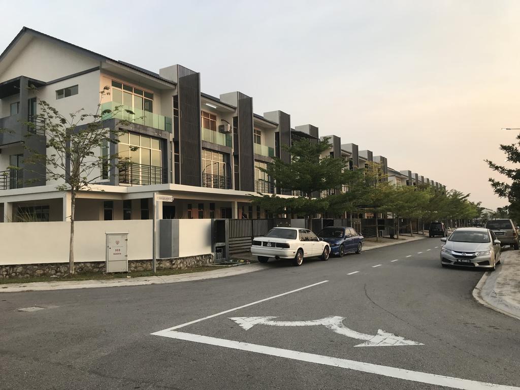 Bangi Avenue - photo 2