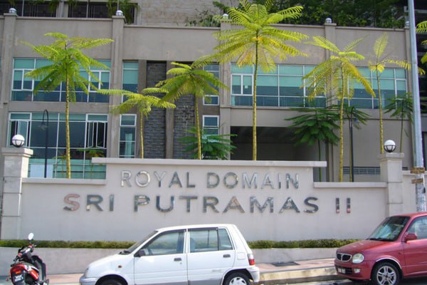 Royal Domain Sri Put ...