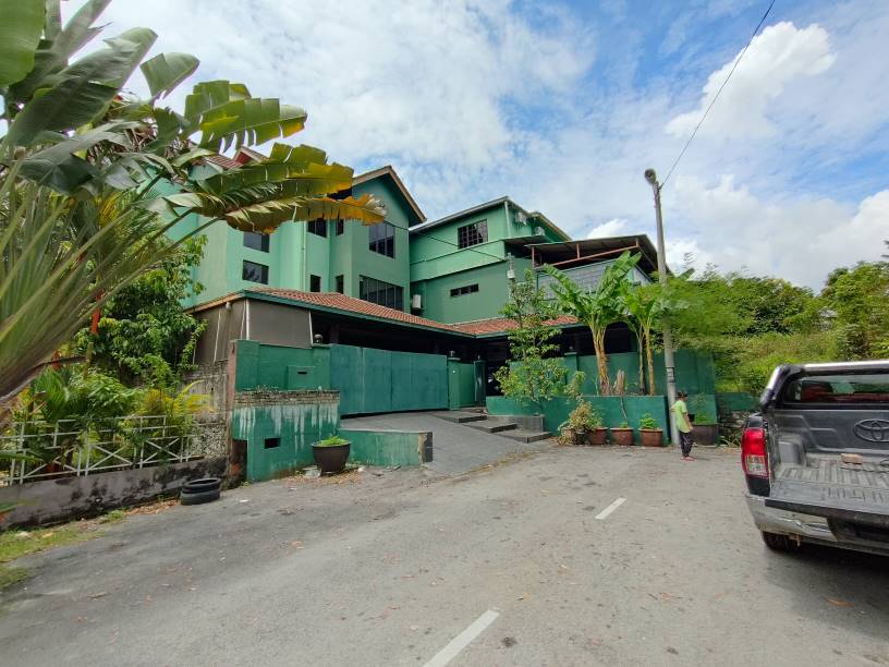 Bandar Country homes 3 storey corner house sale