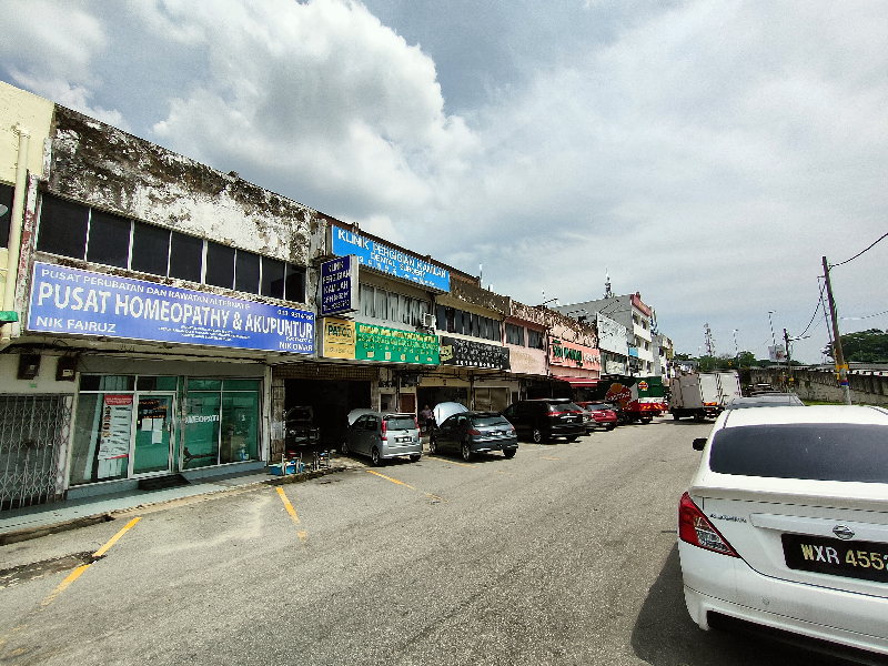 Rawang Town corner lot shop freehold for sale facing main road  - photo 2