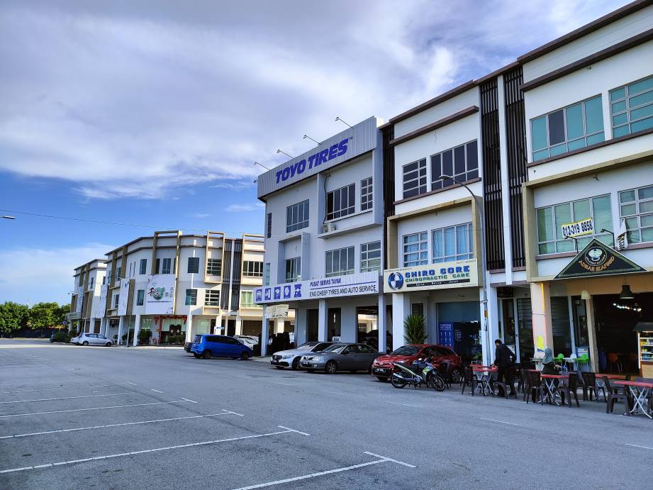 3sty Comcity ,Canary Garden klang shop lot sale