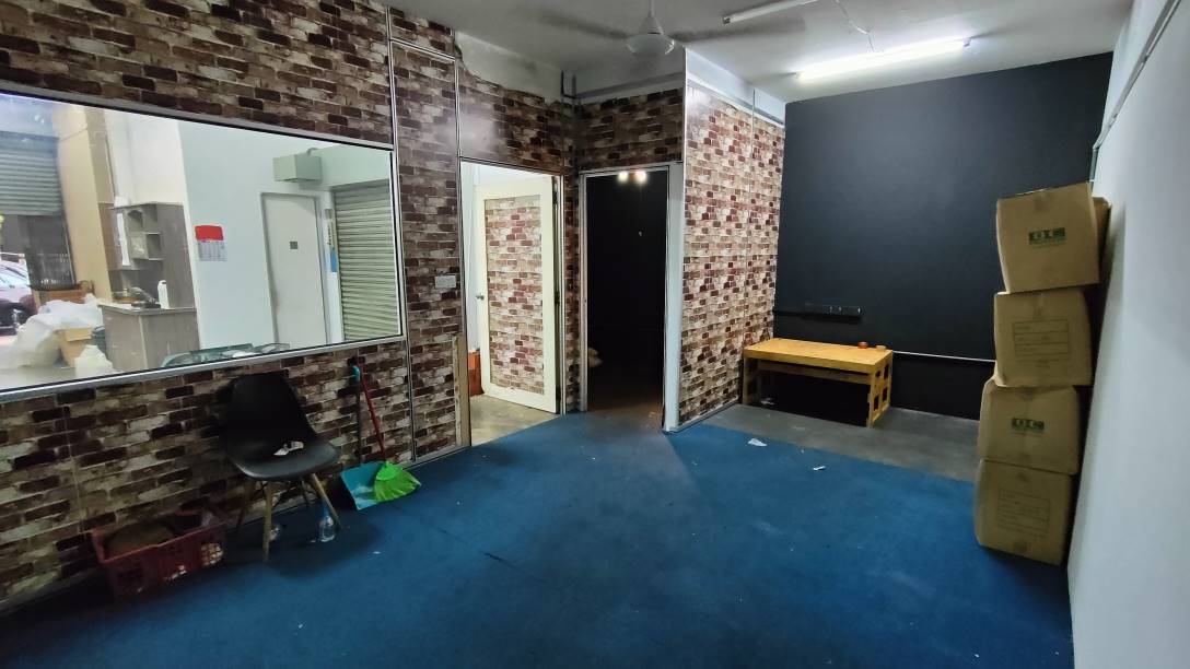 Ground floor shop for rent at seri kembangan - photo 9