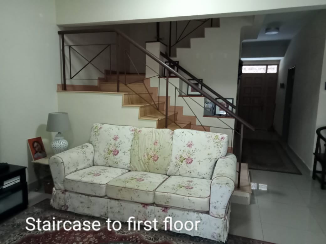 2 and half Storey Intermediate Terrace, Presint 18 - photo 2