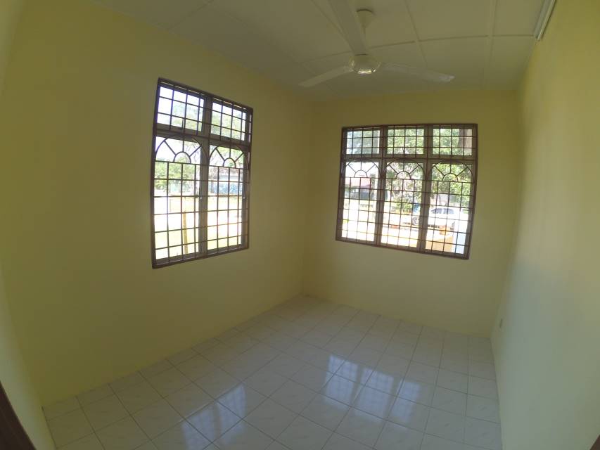 Rumah Corner Setingkat Taman Seroja Salak Tinggi - photo 4