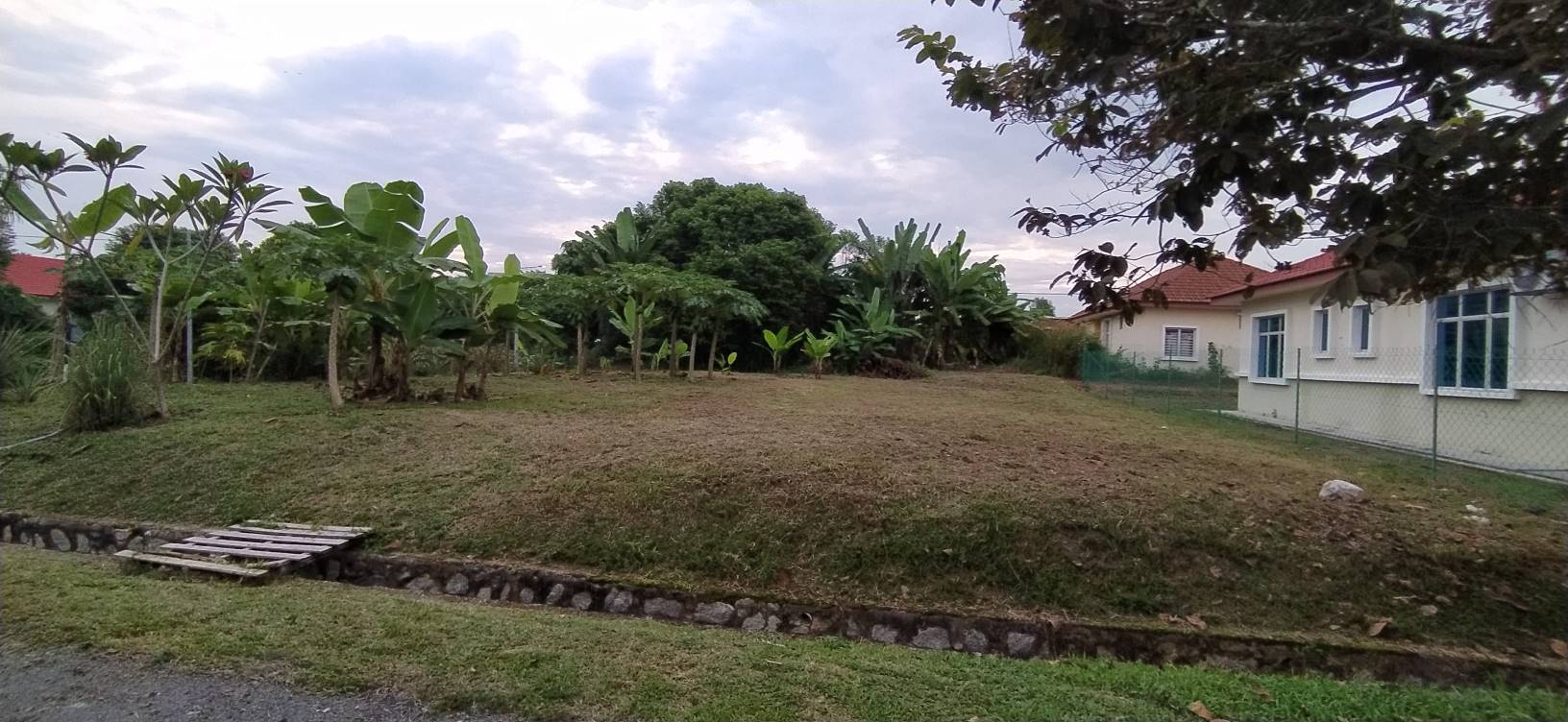 End Lot,Freehold lot banglo Mahkota Hills Lenggeng - photo 2