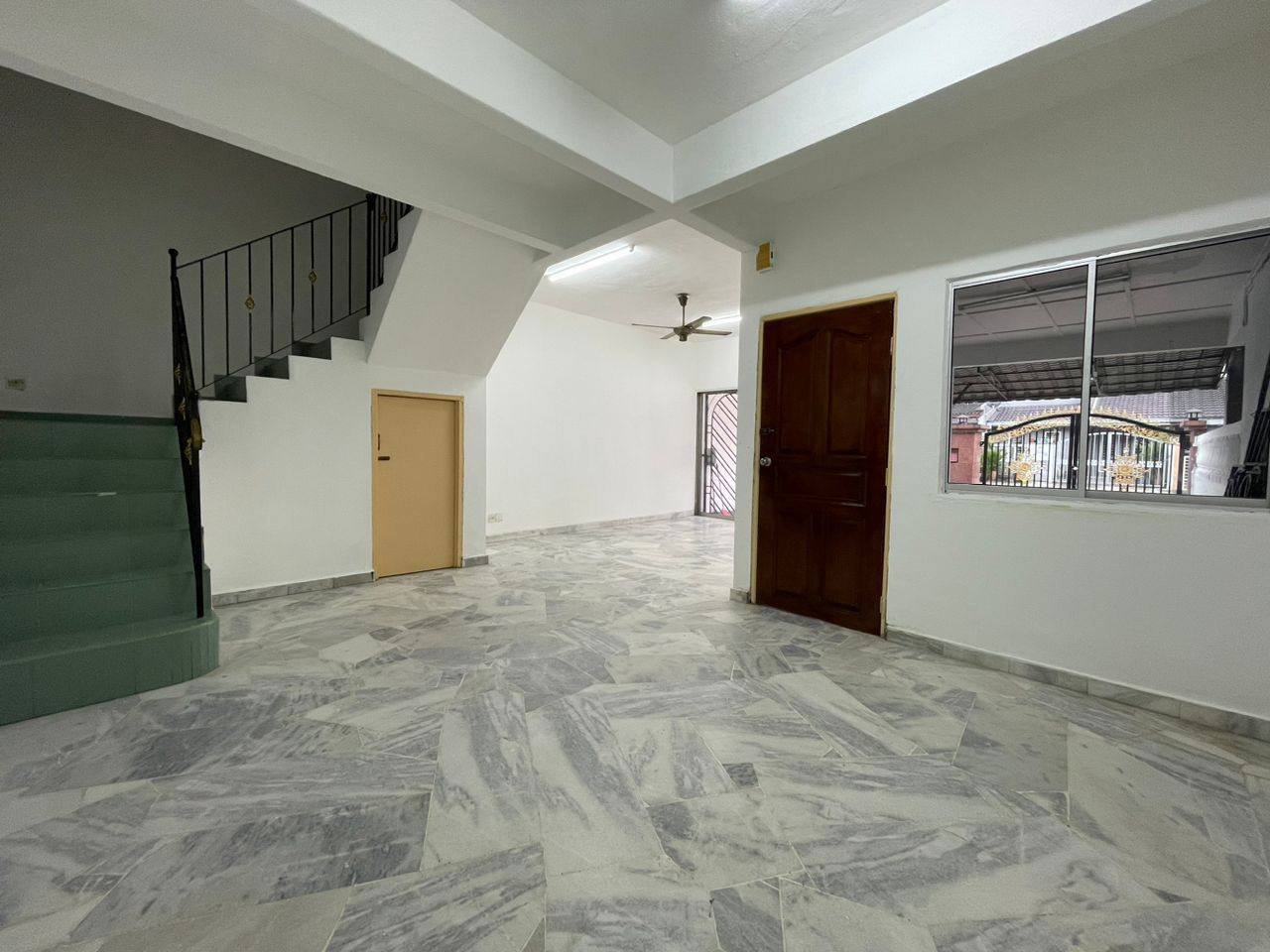 Double Storey Terrace House Taman Kinrara, Puchong - photo 2