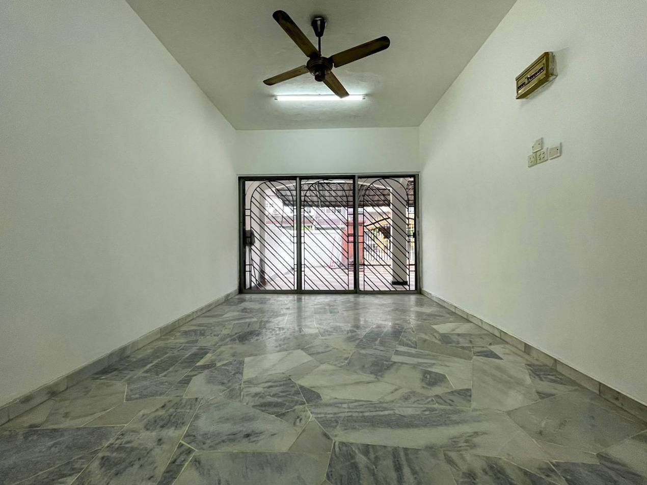 Double Storey Terrace House Taman Kinrara, Puchong - photo 3