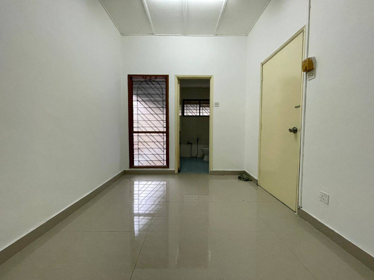 Double Storey Terrace House Taman Kinrara, Puchong - photo 11