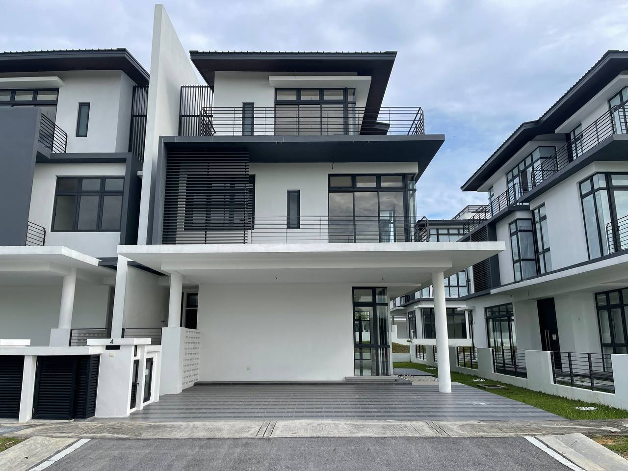 COMPLETED UNIT 3 Storey Semi D, Senna Presint 12 P - photo 2