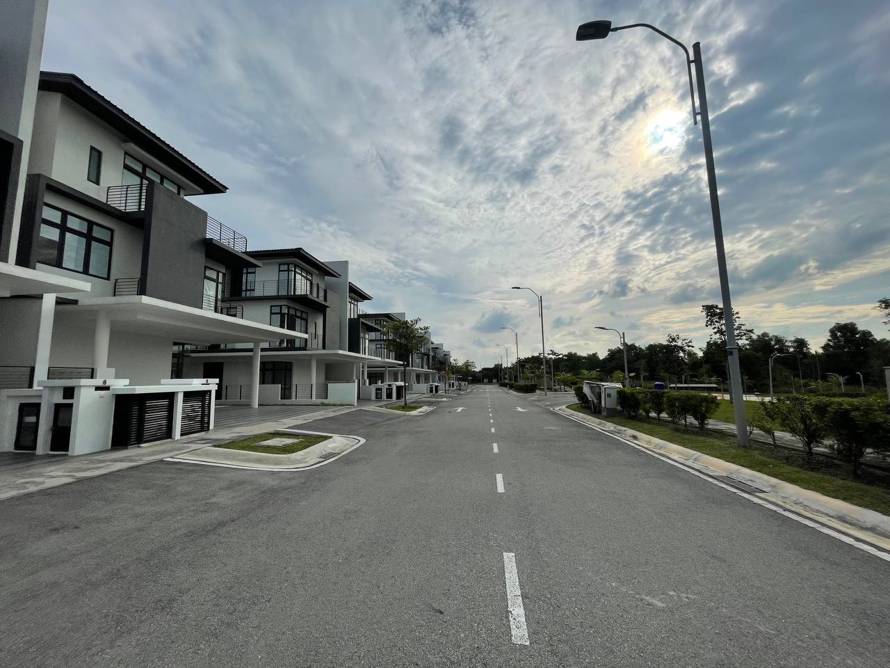 COMPLETED UNIT 3 Storey Semi D, Senna Presint 12 P - photo 6