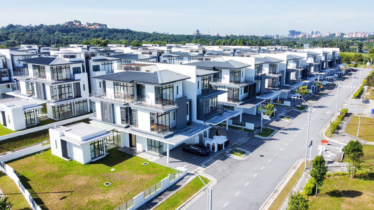 COMPLETED UNIT 3 Storey Semi D, Senna Presint 12 P - photo 7