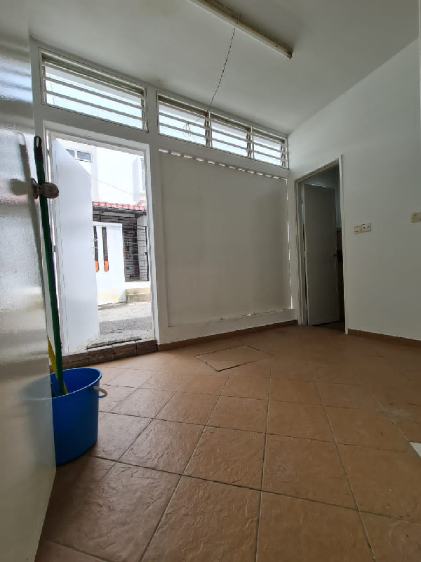[FREEHOLD] 1.5 Storey Terrace Timur 2 Bandar Enstek Nilai - photo 6