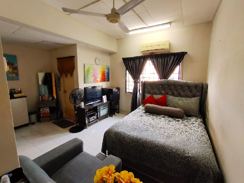 Facing Open Rumah Teres 2.5 Tingkat Desa Karunmas Seri Kembangan - photo 4