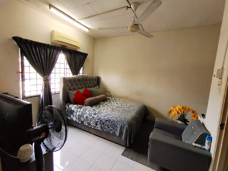 Facing Open Rumah Teres 2.5 Tingkat Desa Karunmas Seri Kembangan - photo 8
