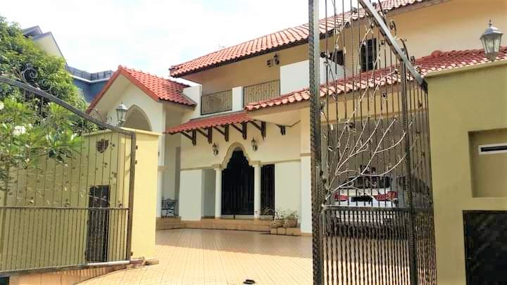 Bungalow Jalan Kuarza, Seksyen 7, Shah Alam