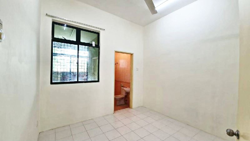 2 Storey Terrace Jalan Warisan Indah, Sepang - photo 4