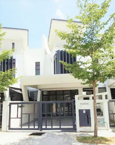 2 Storey Terrace Laman Glenmarie, Shah Alam
