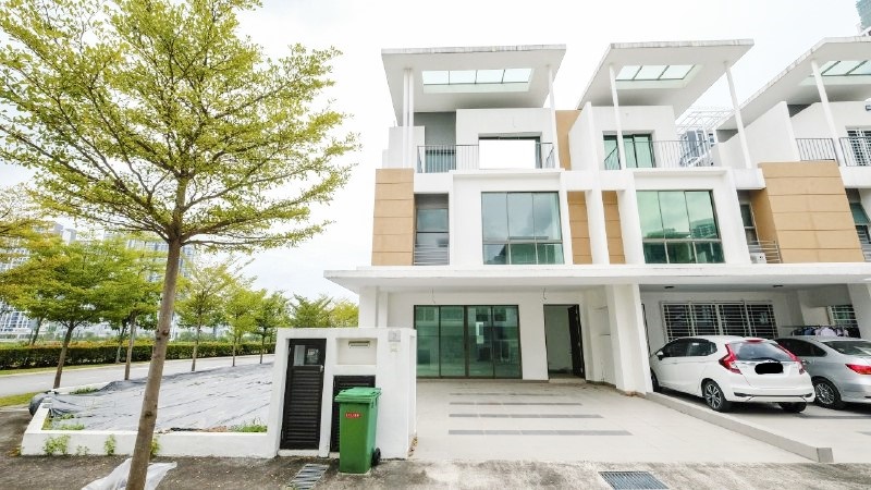 3 Storey Lake Point Residence, Cyberjaya