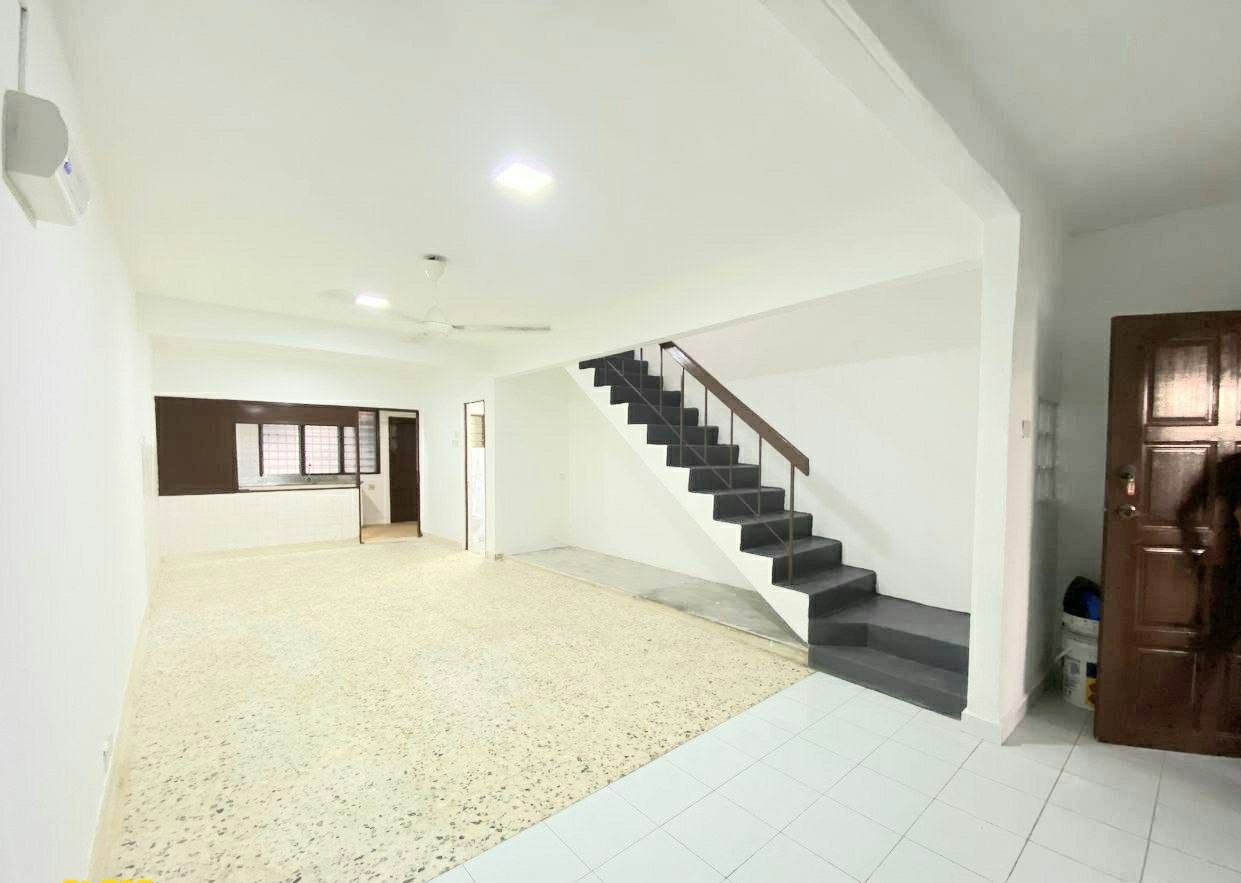 2 Storey Terrace Taman Rasmi Jaya, Ampang - photo 3
