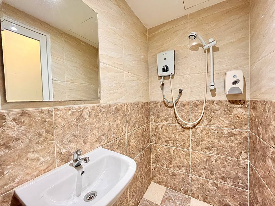 ZERO DEPOSIT QUEENBED WITH PRIVATE BATHROOM - photo 4