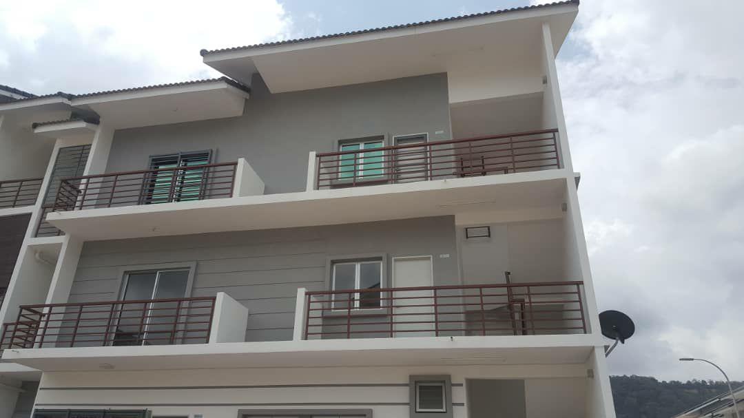 Townhouse Bandar Ainsdale - photo 2