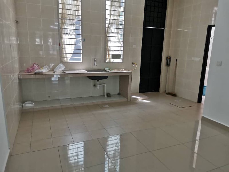 3 Story Bangi Avenue - photo 2