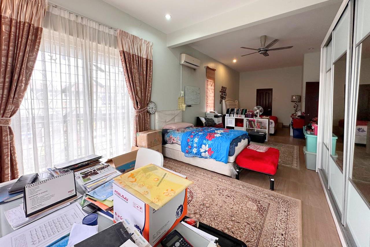 Bungalow 2 Storey House Anjung Suasana Bandar Seri - photo 11