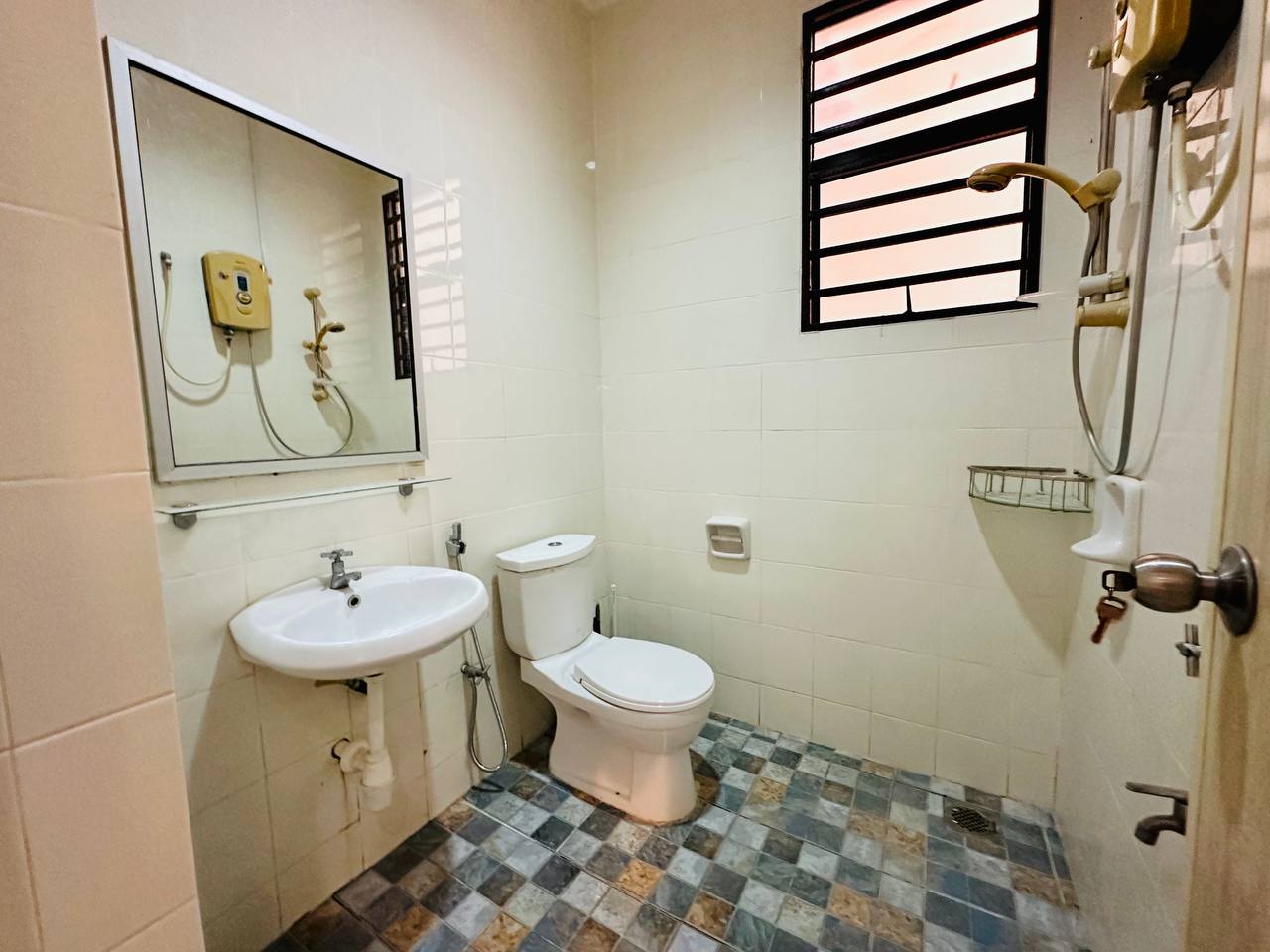 Renovated Double Storey Ilham 2, Setia Alam Sari - photo 12