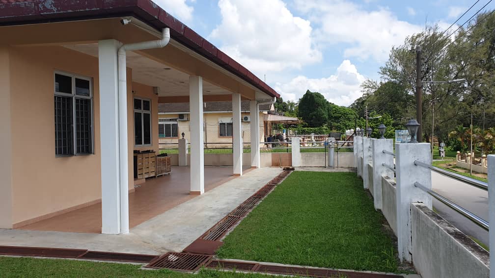 Single Storey Bungalow Taman SEA, Seremban - photo 4