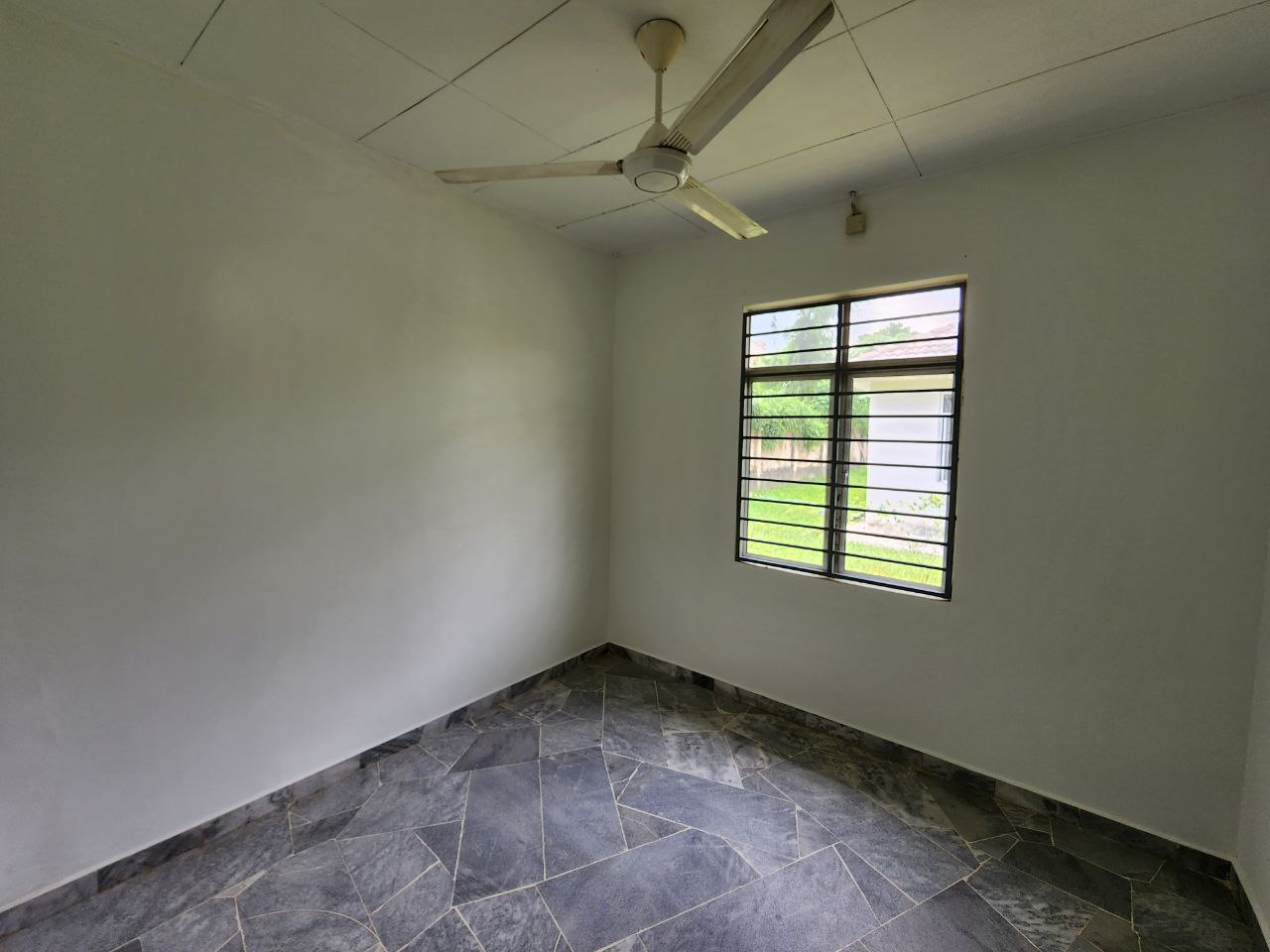 Single Storey Bungalow Taman Tasik Semenyih kajang - photo 13
