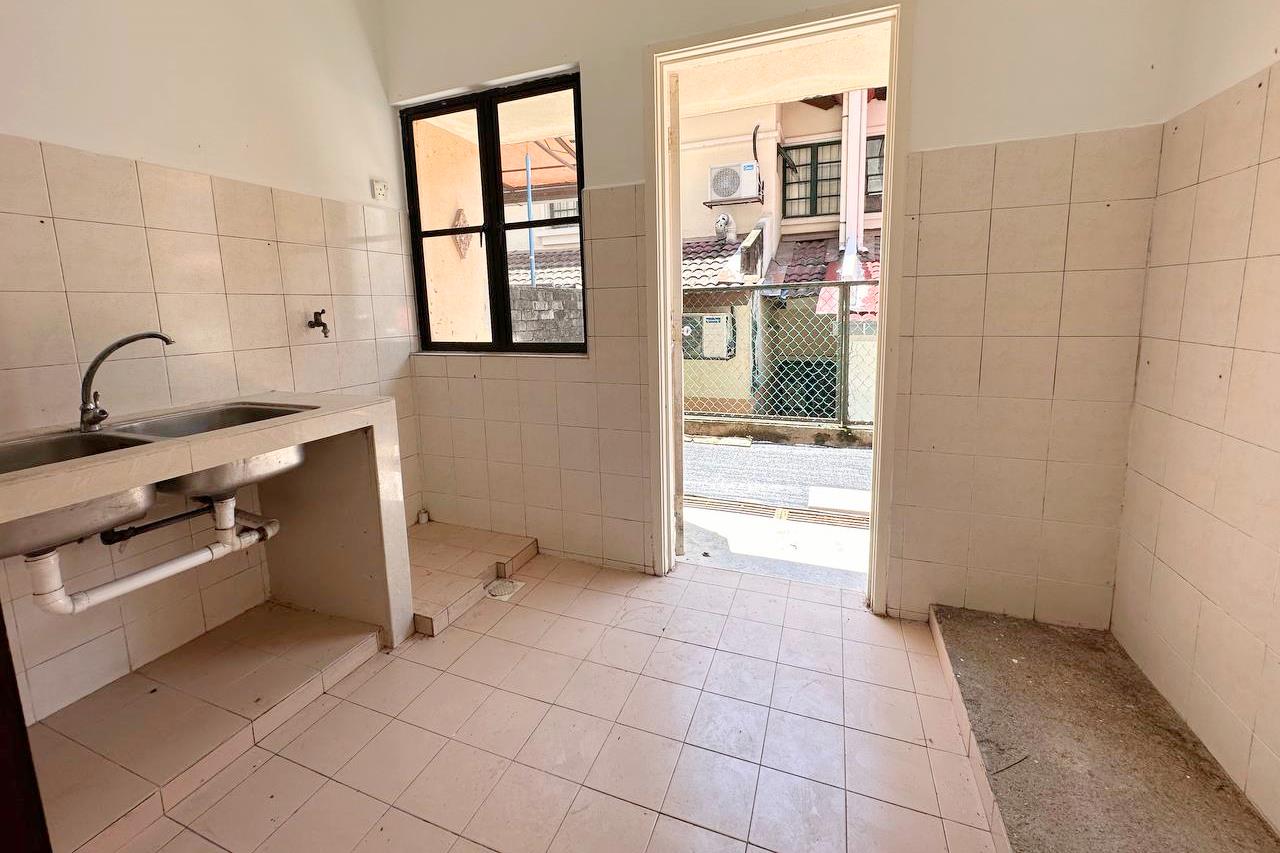 GROUND FLOOR Townhouse 3 Storey Prima Court Ukay - photo 9