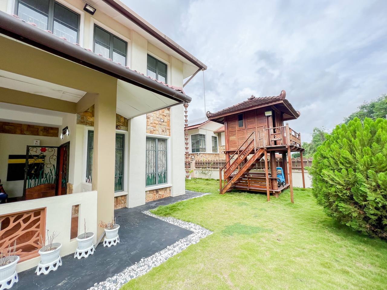 Double Storey Bungalow Puncak Pinggiran Putra - photo 3