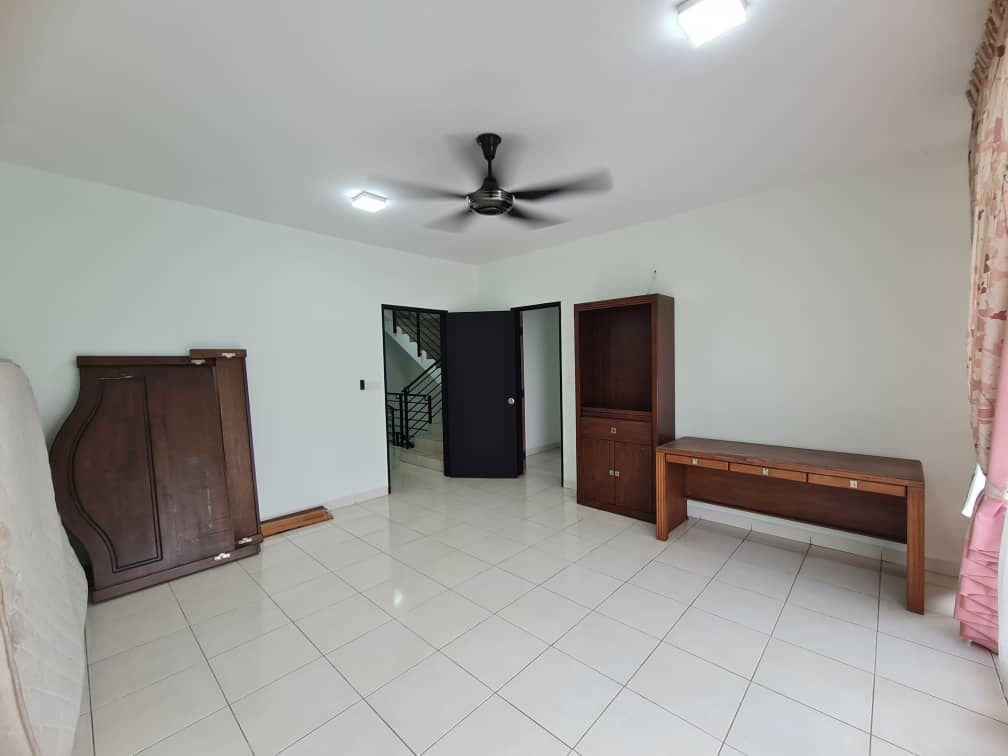 3 Storey House Bangi Avenue Seksyen 7 - photo 9