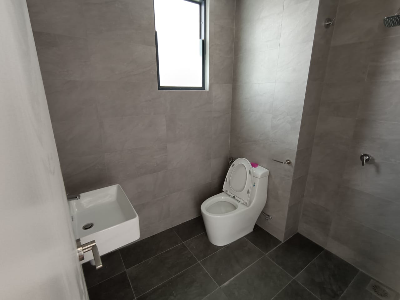 Sunsuria 3 Room Partly Furnished For Rent - photo 12