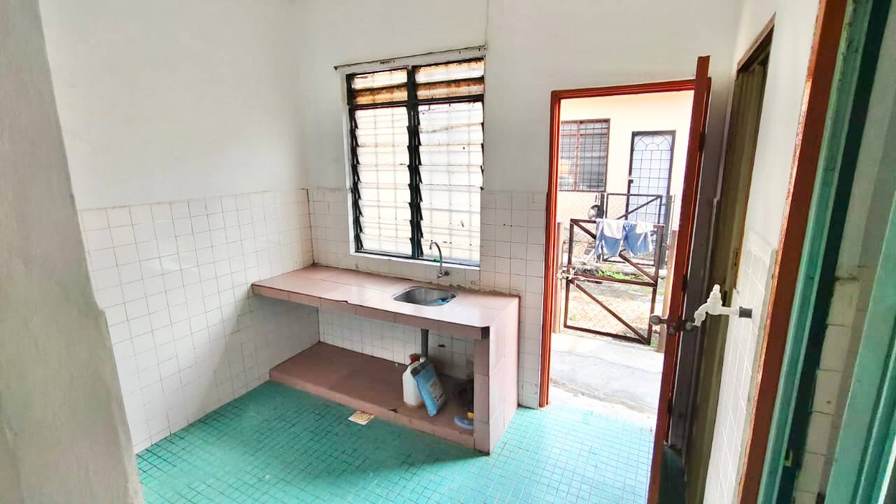 Refurbished 1 Storey Bk4 Bandar Kinrara Puchong - photo 4