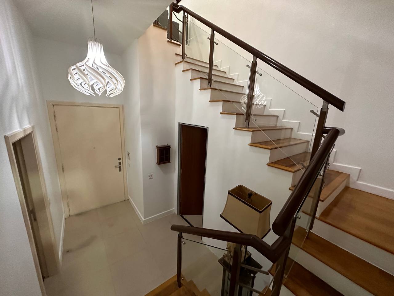 Renovated 3 Storey Mozart Symphony Hills - photo 7