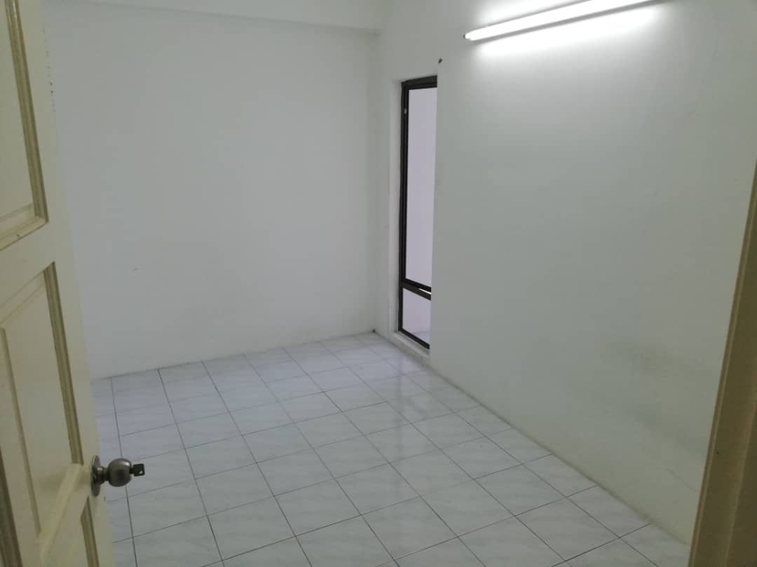 Halaman Kristal Krystal Jelutong 1100sf 1Car park - photo 3